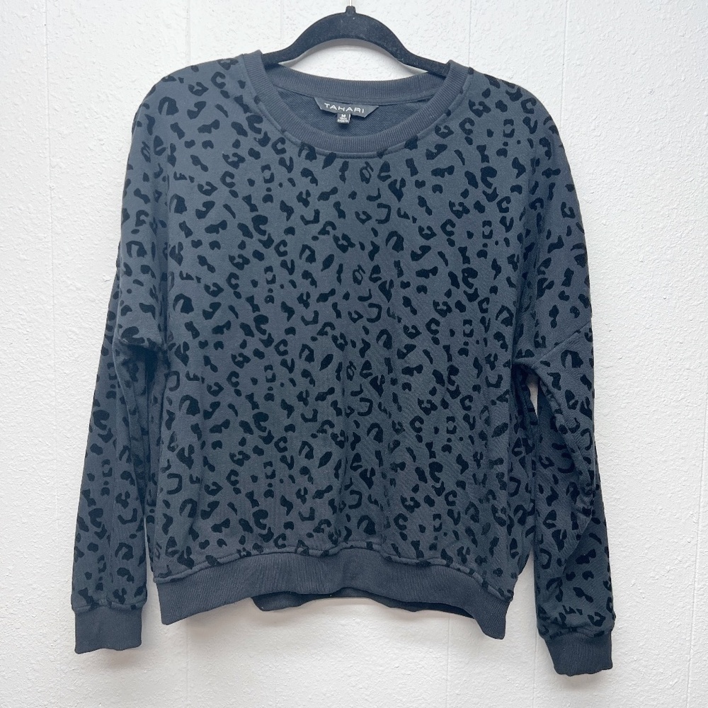 Tahari Animal Print Sweatshirt Womens Medium Casual Loungewear Walking Fitness